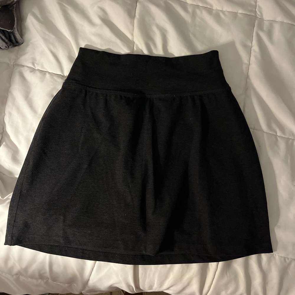 Beyond yoga black mini skort size xs